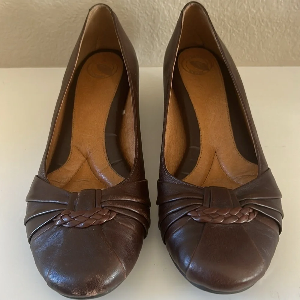 Nurture women’s brown wedge heel size 9 in brown